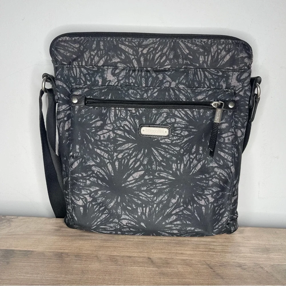 Ladies Baggallini go Bagg RFID crossbody‎ bag purse